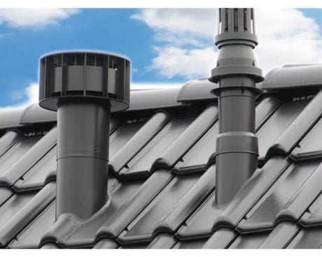 Een dakdoorvoer kan uw ventilatiesysteem naadloos lucht afvoeren en ook nieuwe lucht toevoeren. ✅Plat dak ✅Schuin dak ✅80/80 ✅Cox Geelen ✅Kunststof ✅HR
